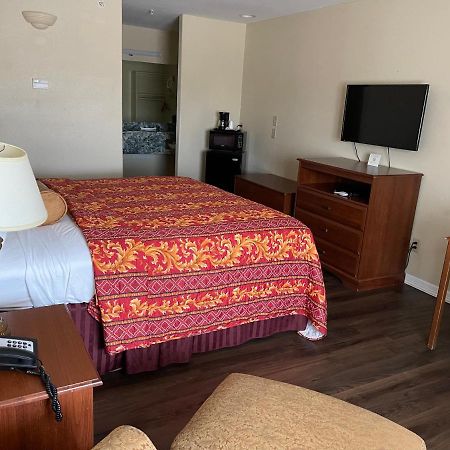 Riviera Inn And Suites ภายนอก รูปภาพ