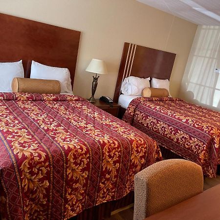 Riviera Inn And Suites ภายนอก รูปภาพ