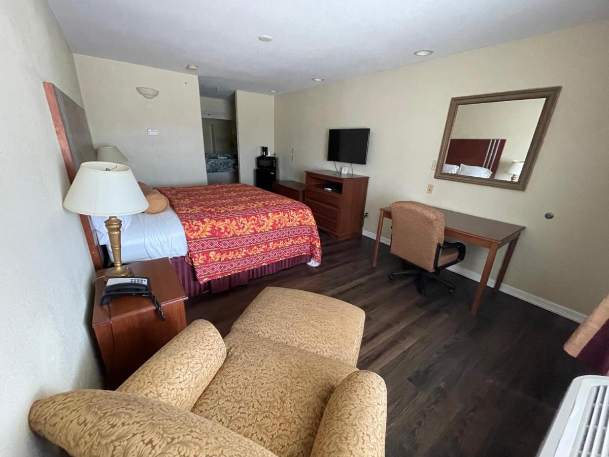 Riviera Inn And Suites ภายนอก รูปภาพ