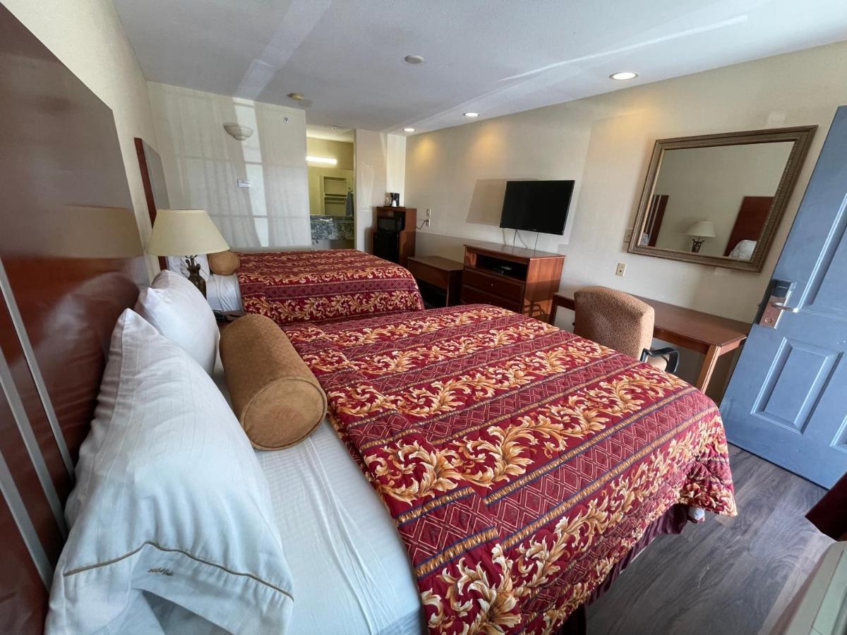 Riviera Inn And Suites ภายนอก รูปภาพ
