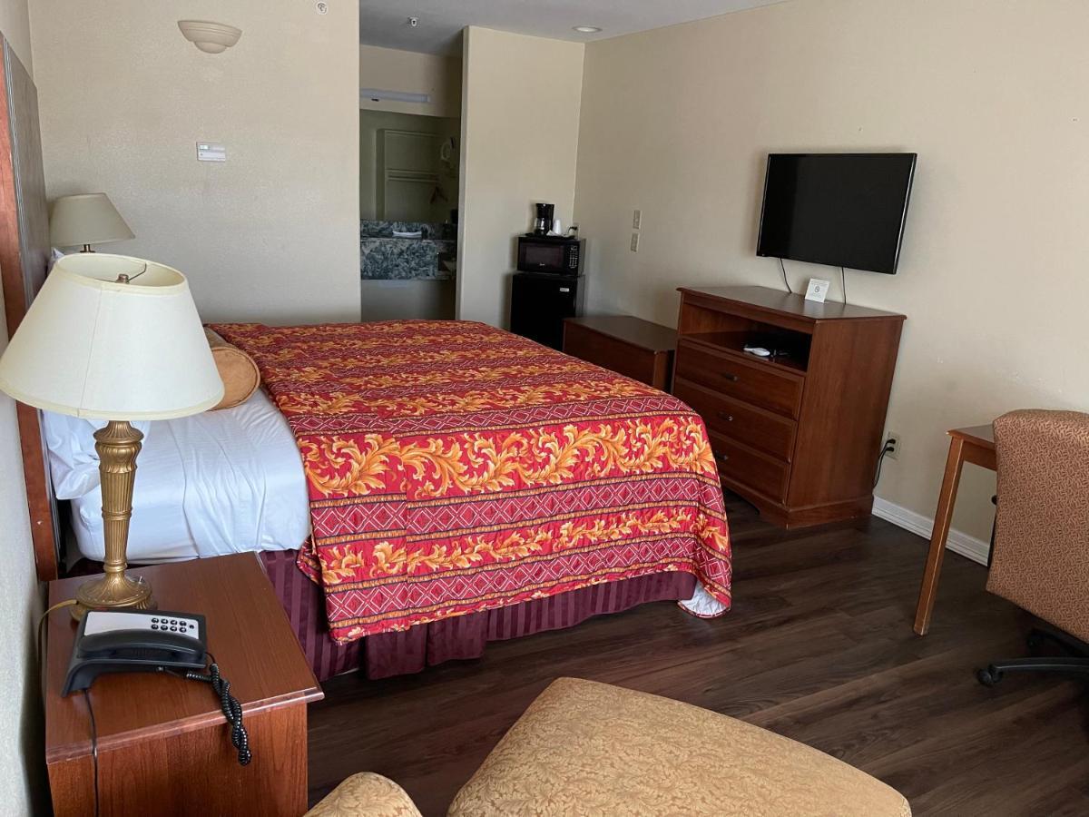 Riviera Inn And Suites ภายนอก รูปภาพ