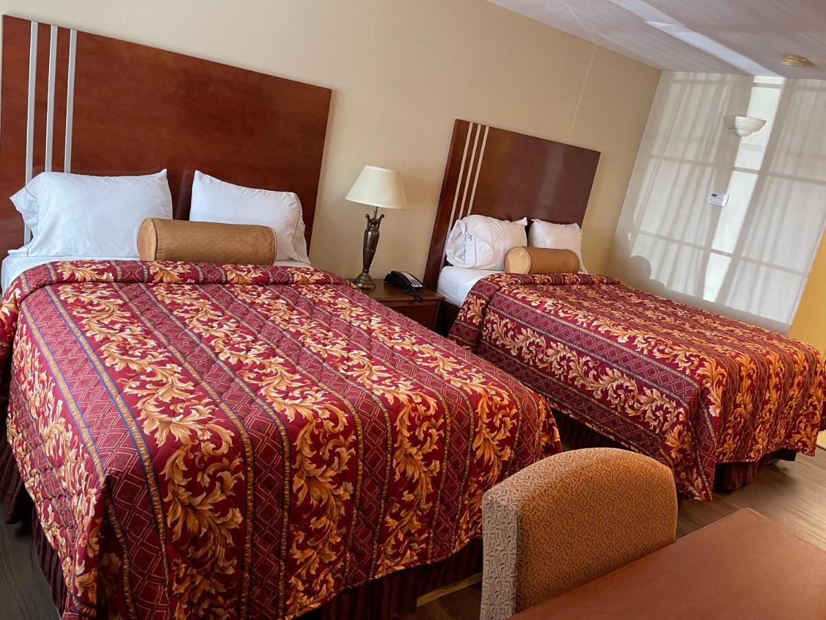 Riviera Inn And Suites ภายนอก รูปภาพ